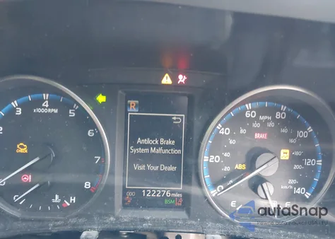 2018 Toyota Rav4 Xle из США, поврежденный, VIN 2T3RFREV3JW751024